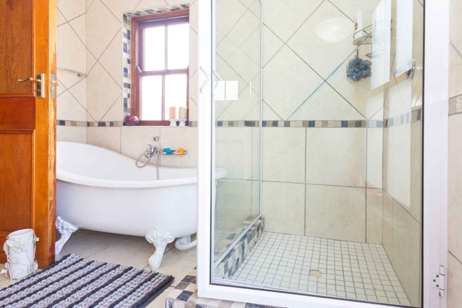 4 Bedroom Property for Sale in Panorama Western Cape